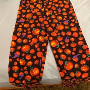 Cute Halloween leggings in size large